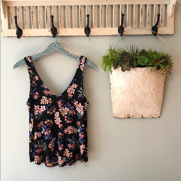 American Eagle Outfitters Tops - American Eagle Soft & Sexy Crepe Floral Tank S